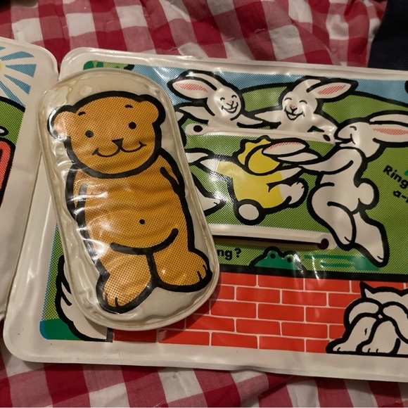 Vintage 1983 Johnson & Johnson Baby Bear Plays Home Soft Vinyl Plastic Bath Book - Picture 3 of 7